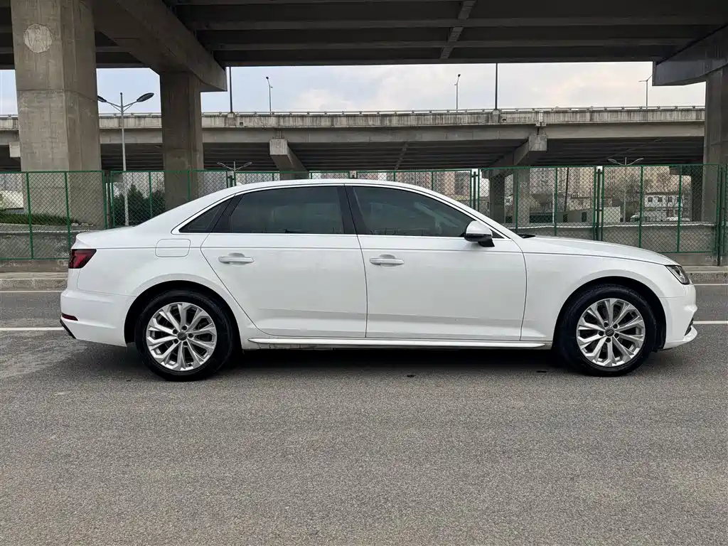 Фото 5 - Audi A4L