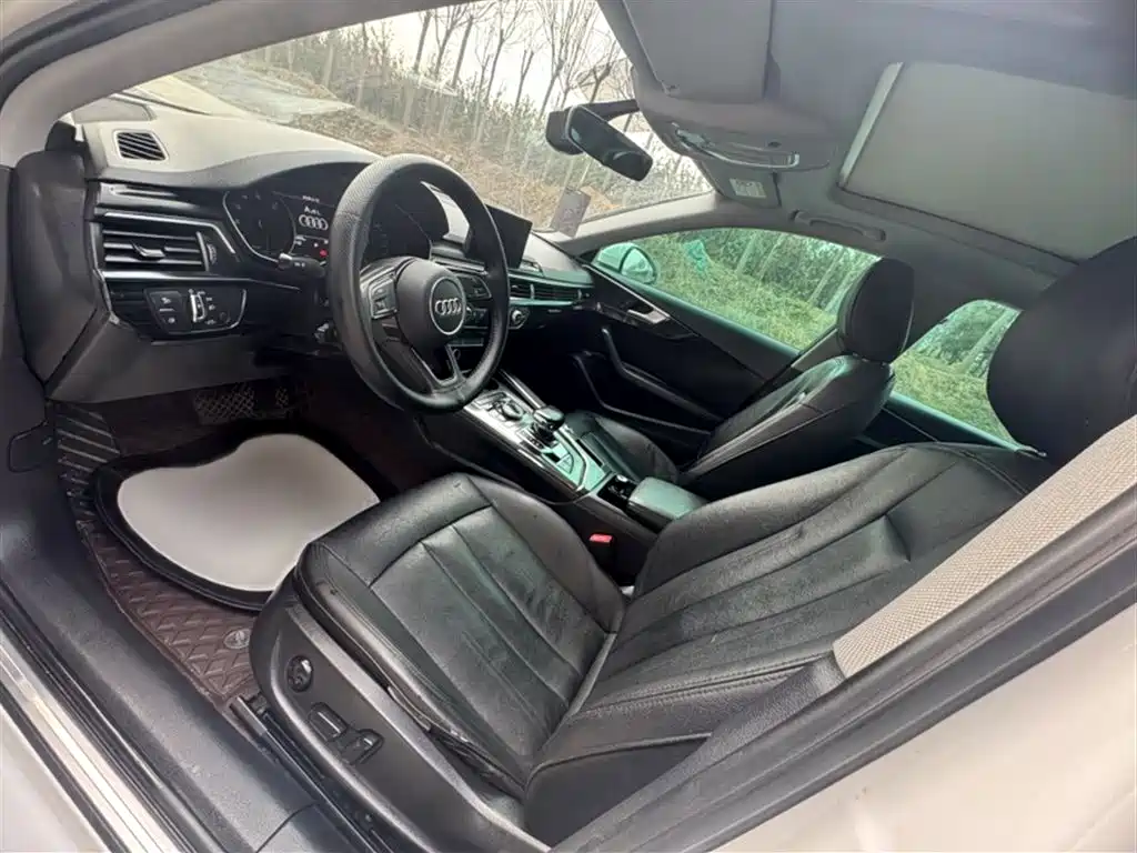 Фото 9 - Audi A4L