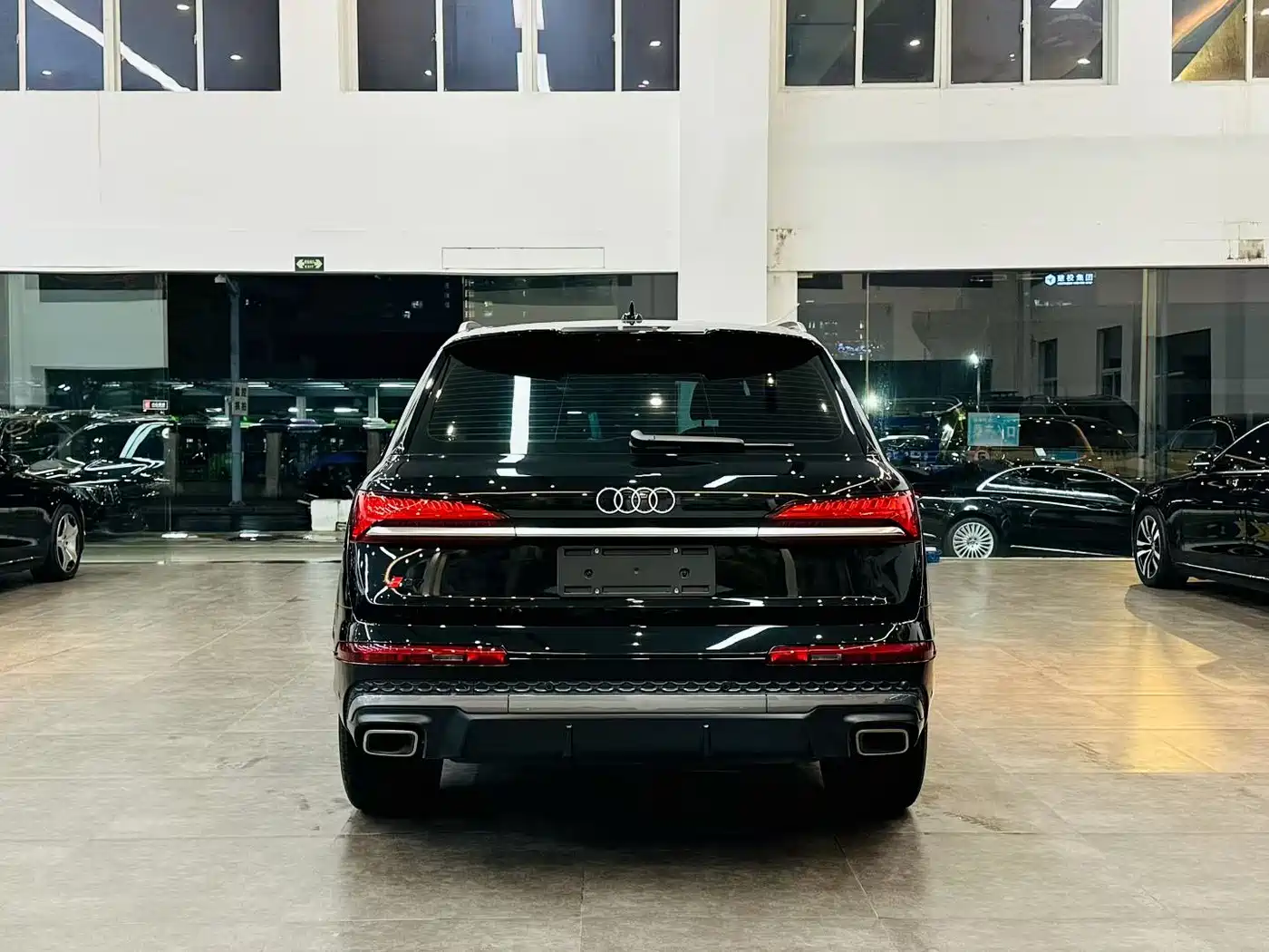 Audi Q7 2025 55 TFSI quattro S line Black Warrior фото 5