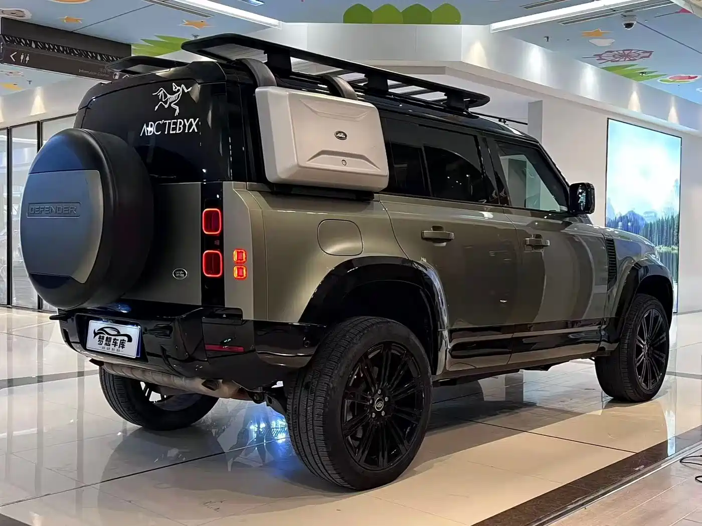 Land Rover Defender 2020 Model 110 P400 HSE фото 9
