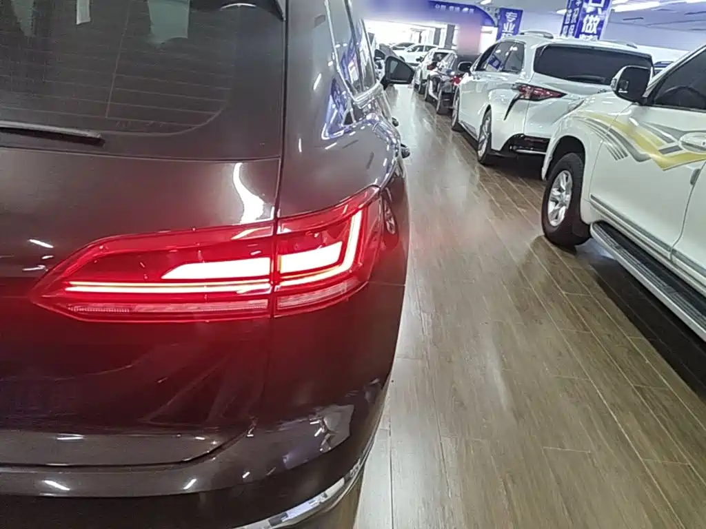 Фото 8 - Volkswagen Touareg