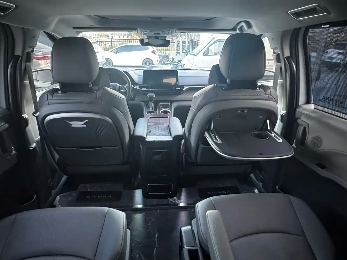 Фото 6 - Toyota Sienna