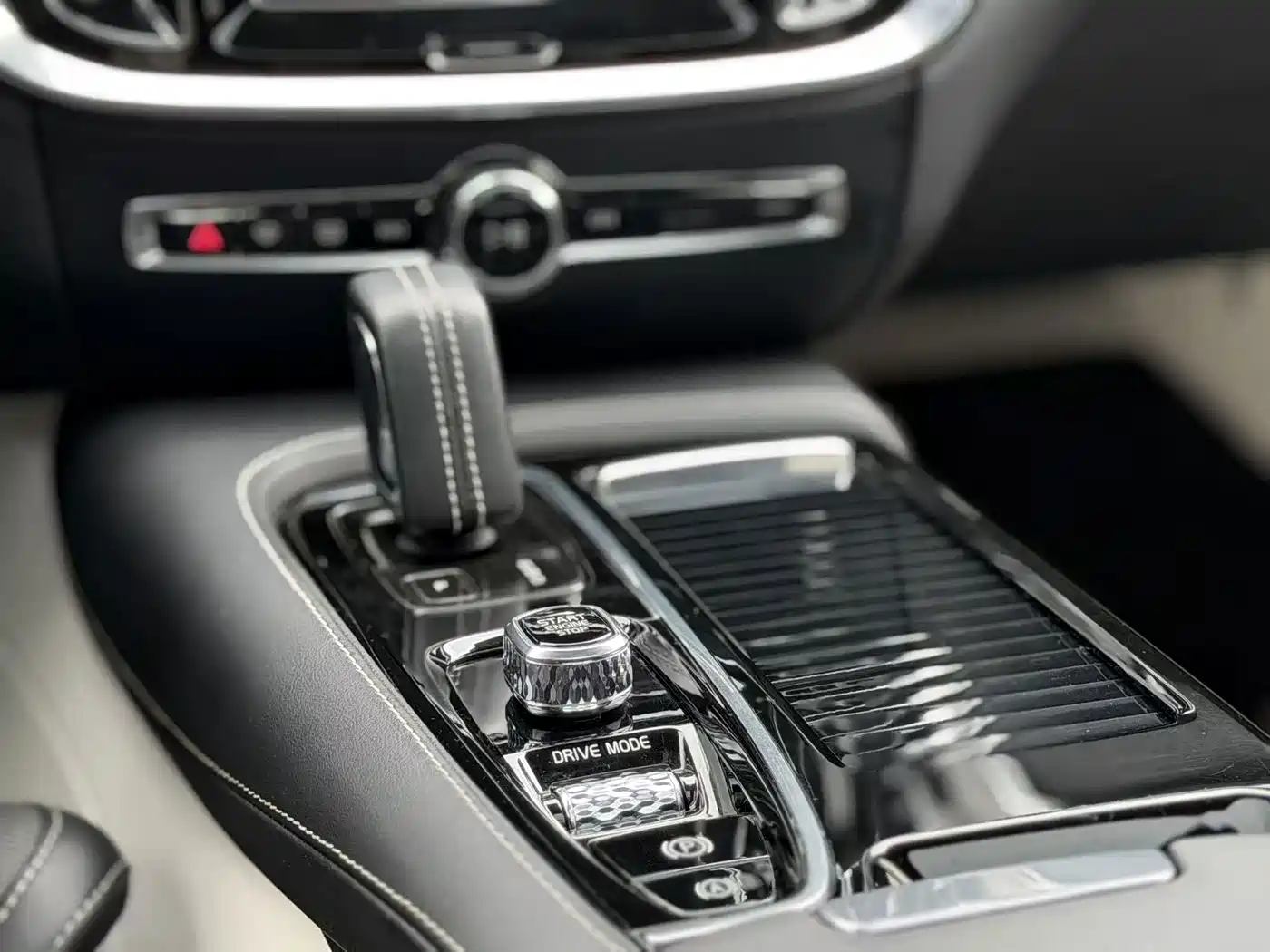 Volvo S60 Plug-in Hybrid 2022 2021 T8 Twin Engine AWD R-Design Sport Edition