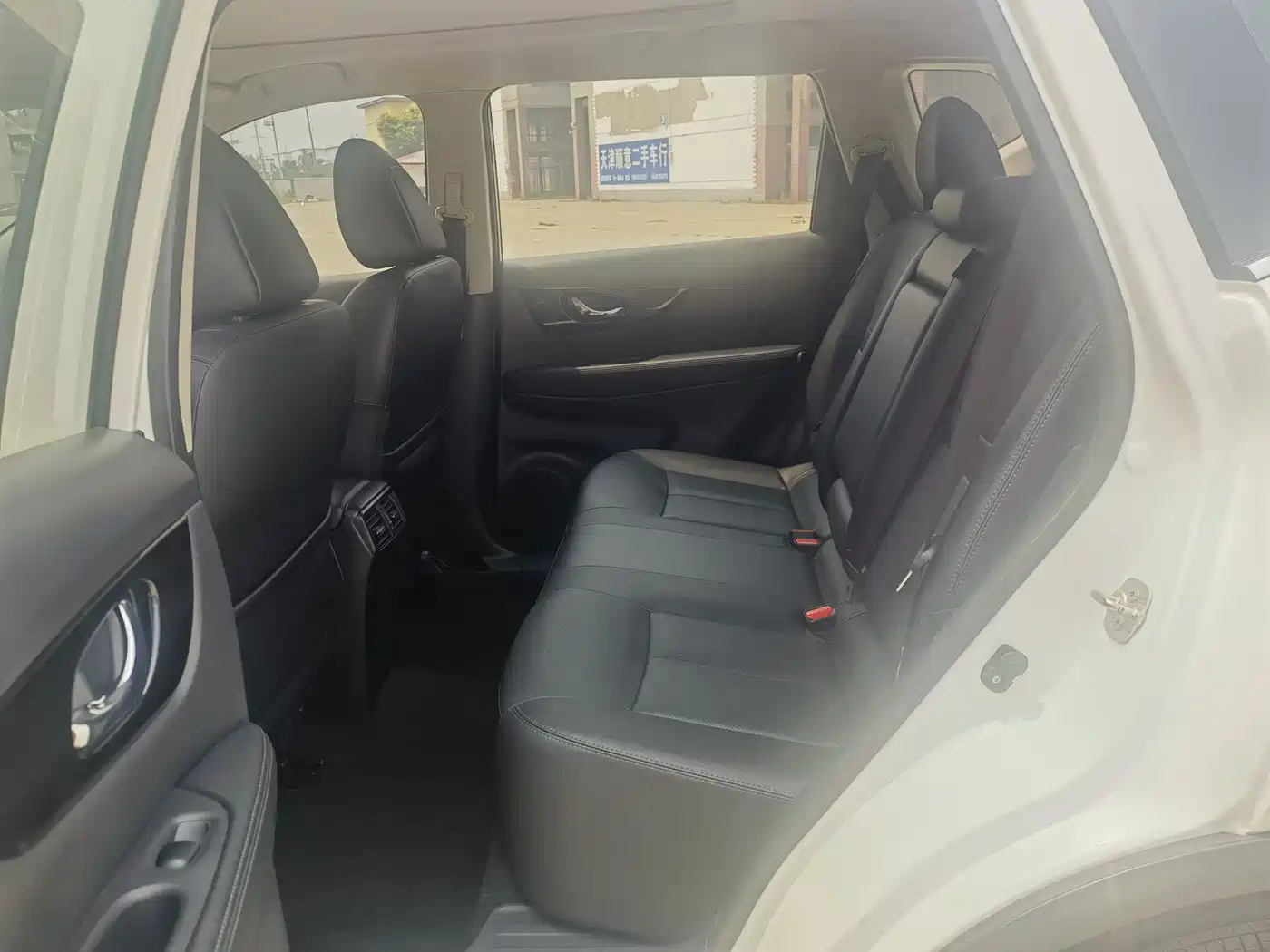 صورة 9 - Nissan X-Trail