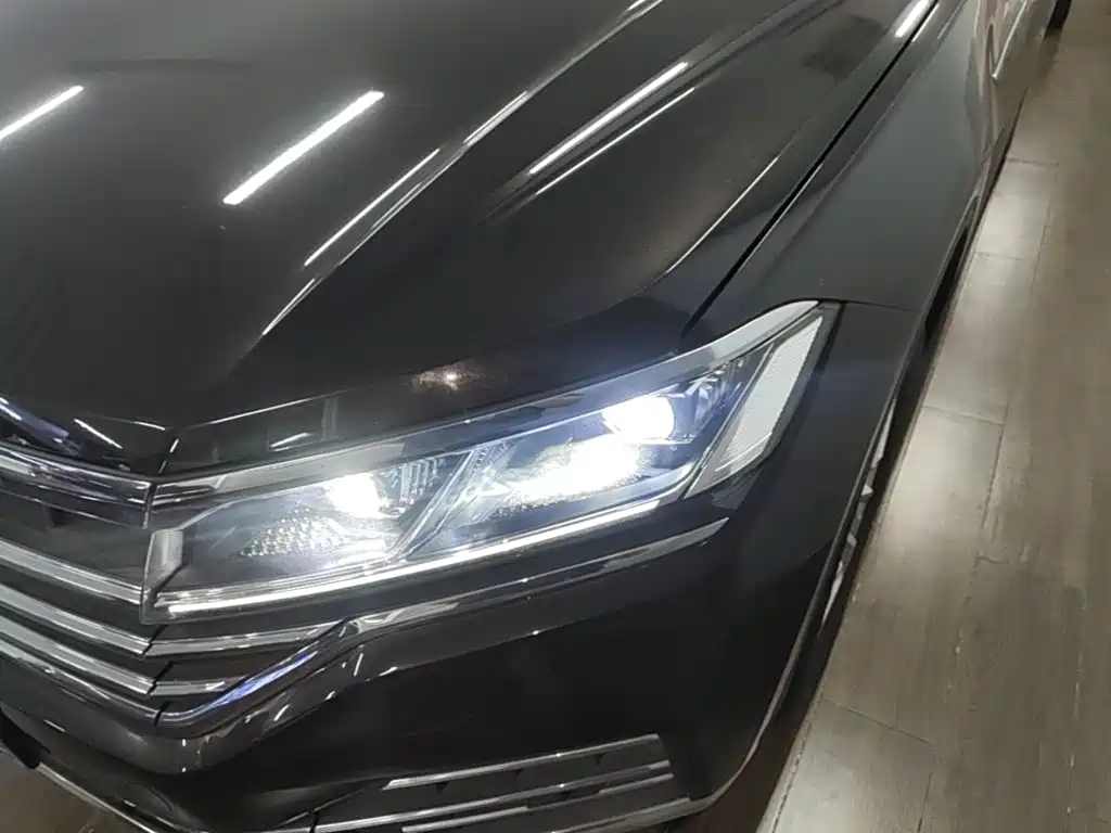 Фото 24 - Volkswagen Touareg