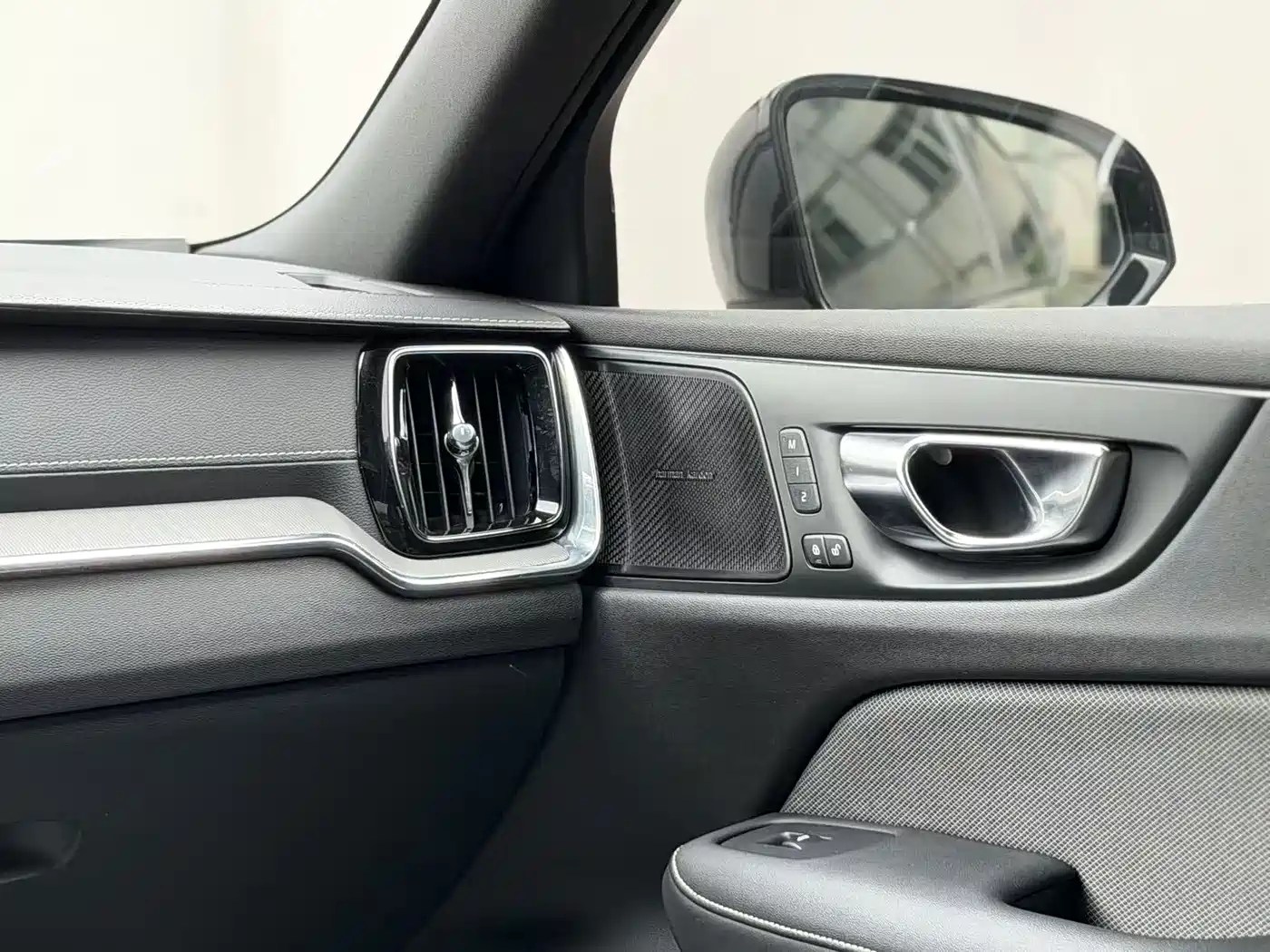 Volvo S60 Plug-in Hybrid 2022 2021 T8 Twin Engine AWD R-Design Sport Edition