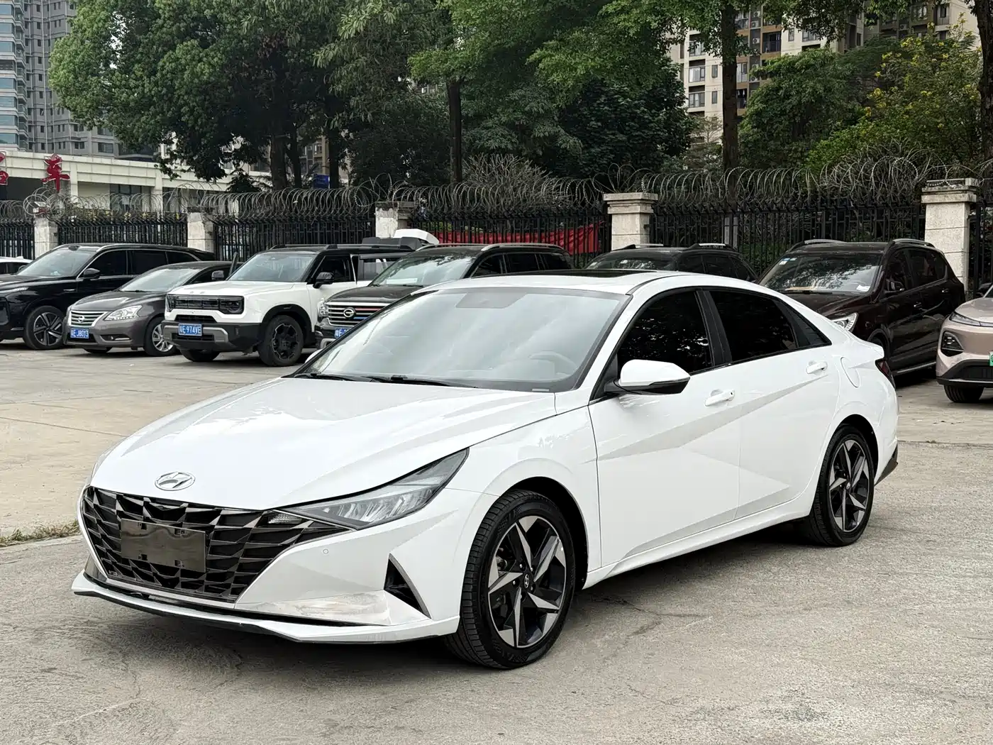 HYUNDAI ELANTRA