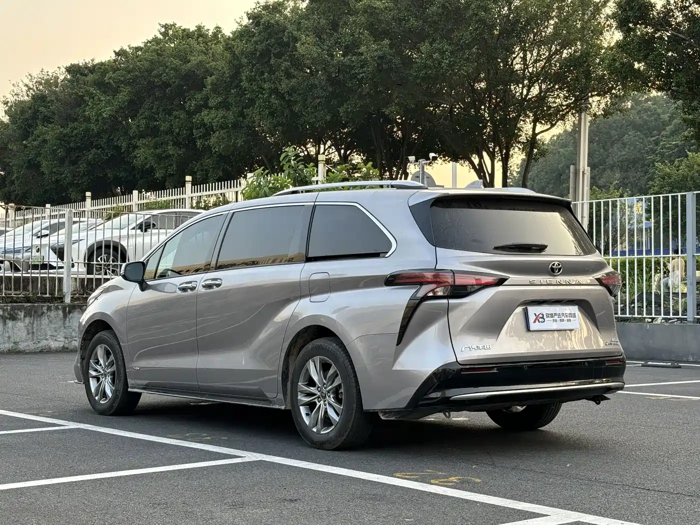 Toyota Sienna 2025 2024 2.5L Hybrid 4WD Premium Edition