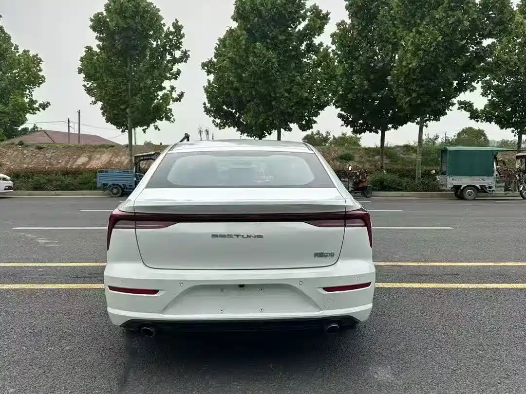 Фото 8 - Besturn B70