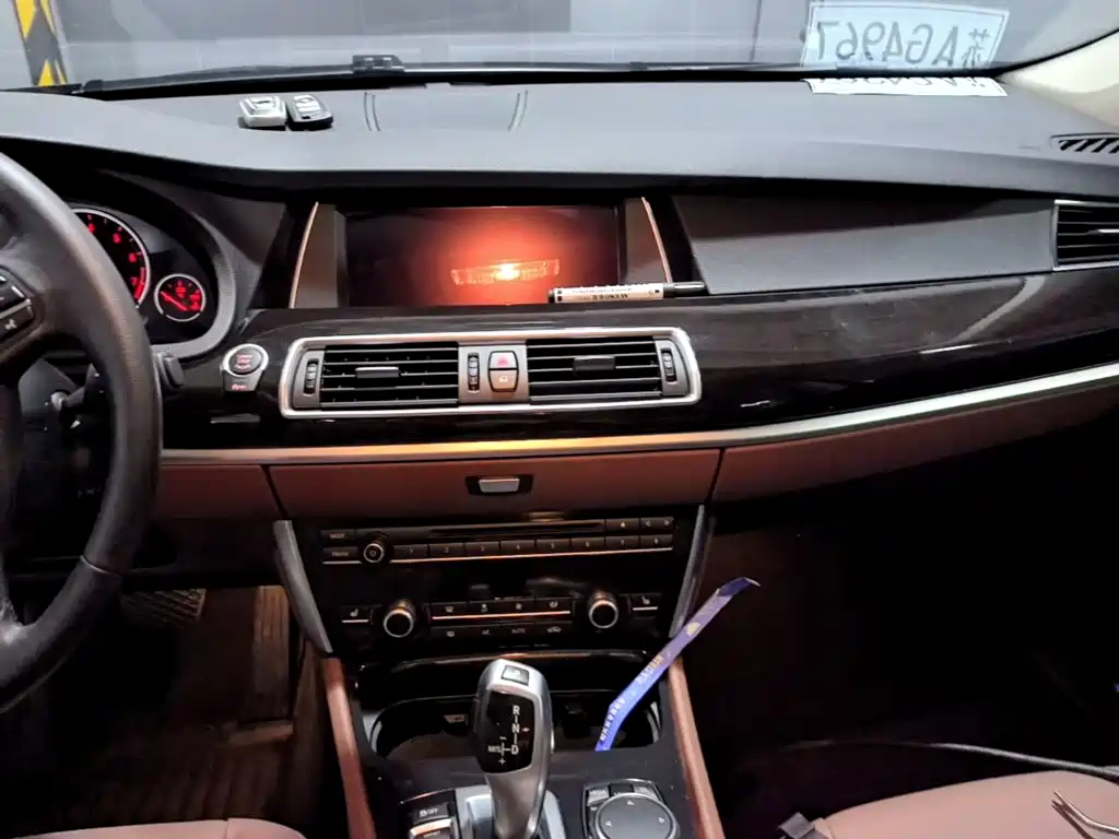 BMW 5 Series GT 2015 2014 528i Leading