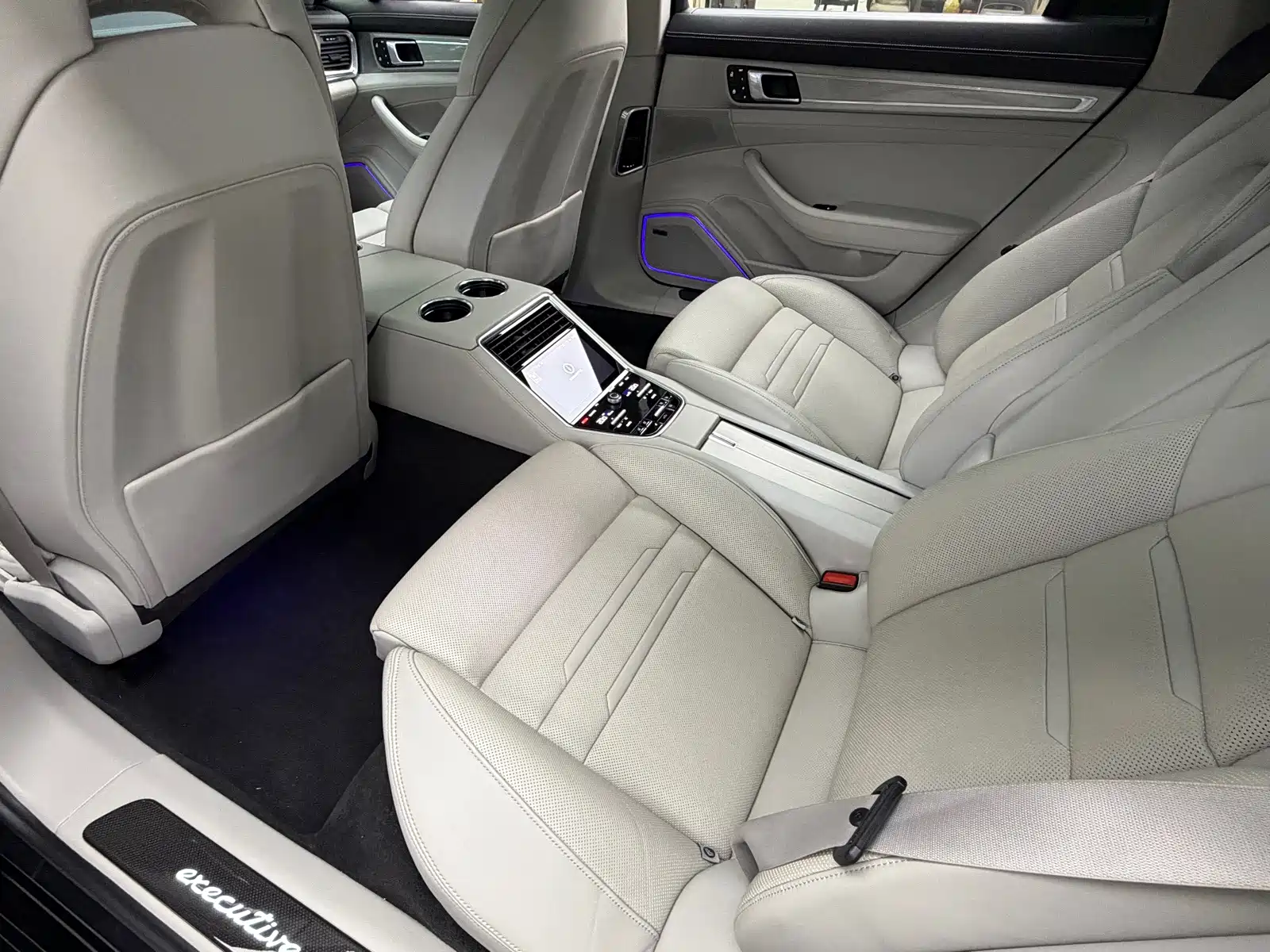 Photo 10 - Porsche Panamera New Energy