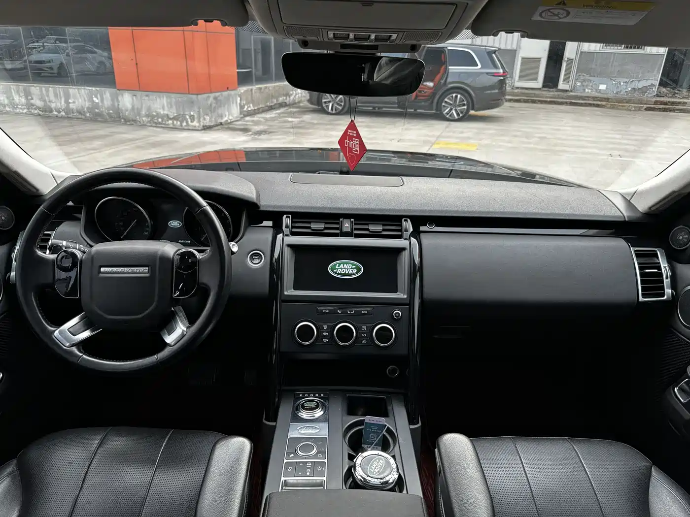Land Rover Discovery 2018 3.0 SC V6 SE фото 12