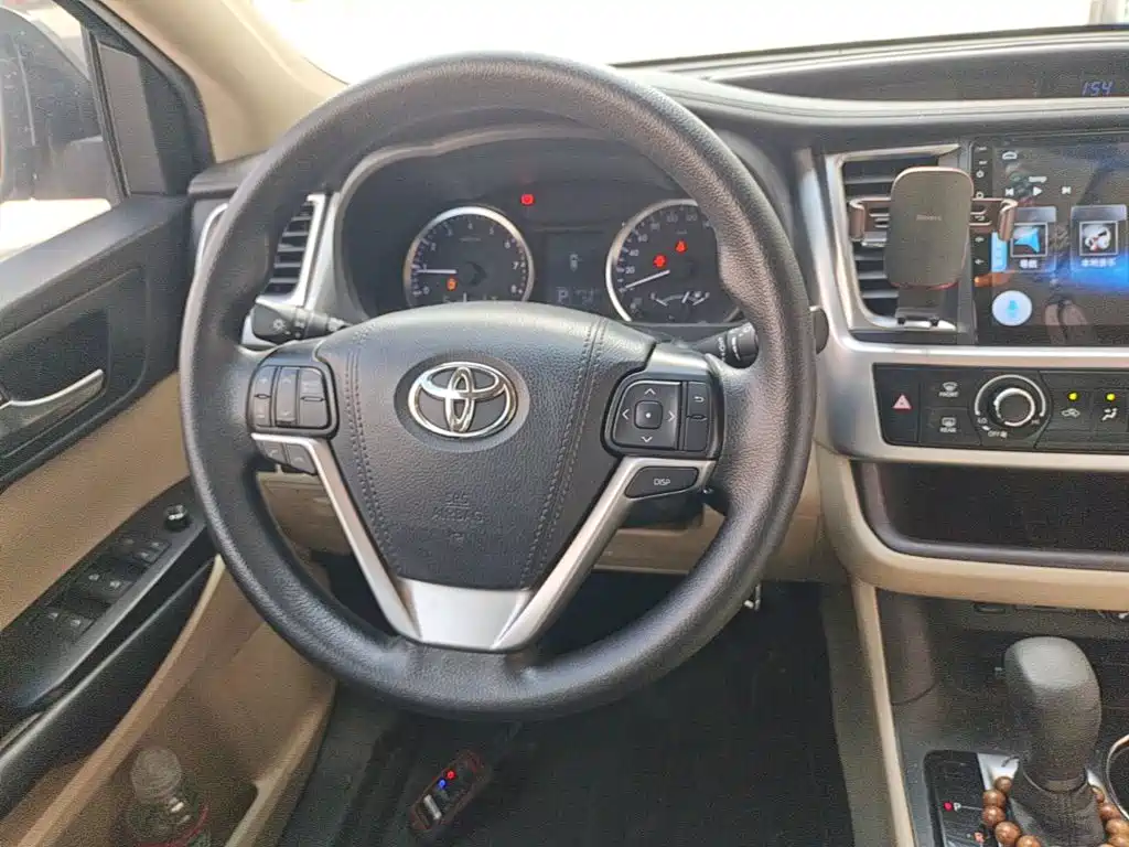Фото 11 - Toyota Highlander