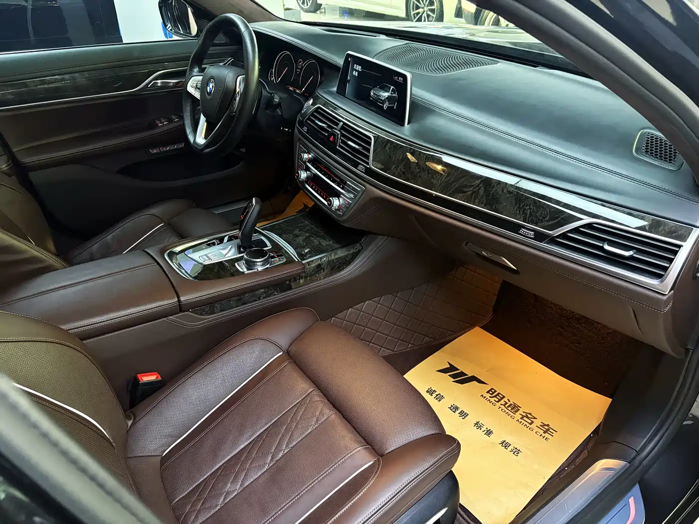 BMW 7 Series 2016 730Li Luxury фото 9