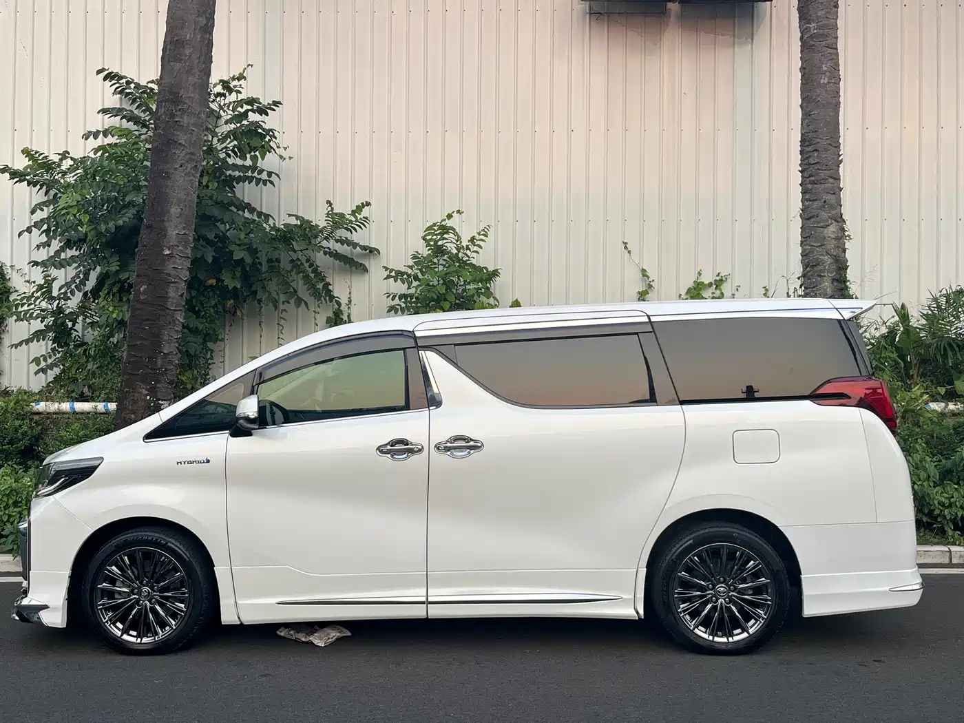 Toyota Alphard 2020 Hybrid 2.5L Premium Edition фото 26