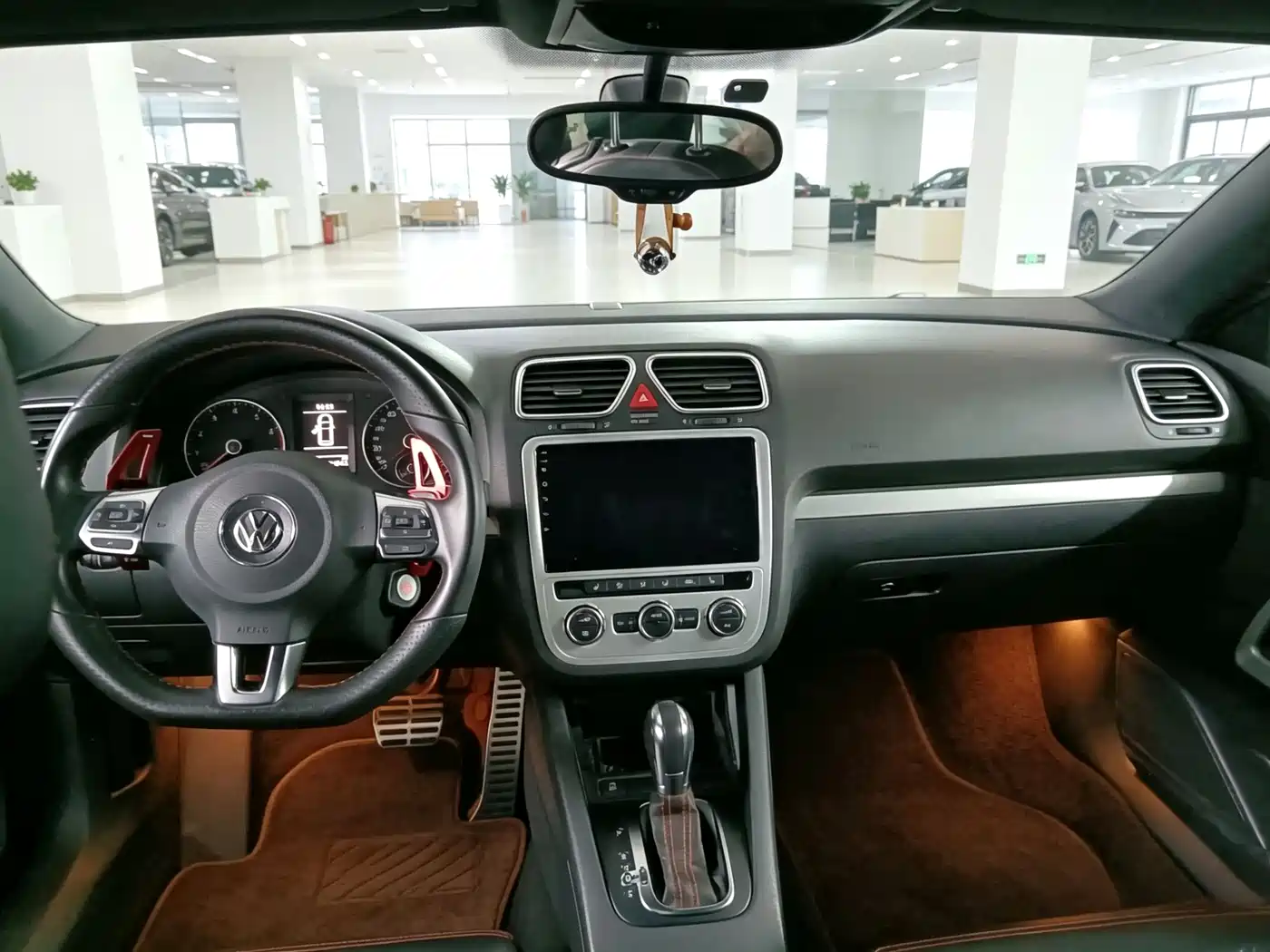 Volkswagen Scirocco 2011 2.0TSI Luxury фото 8
