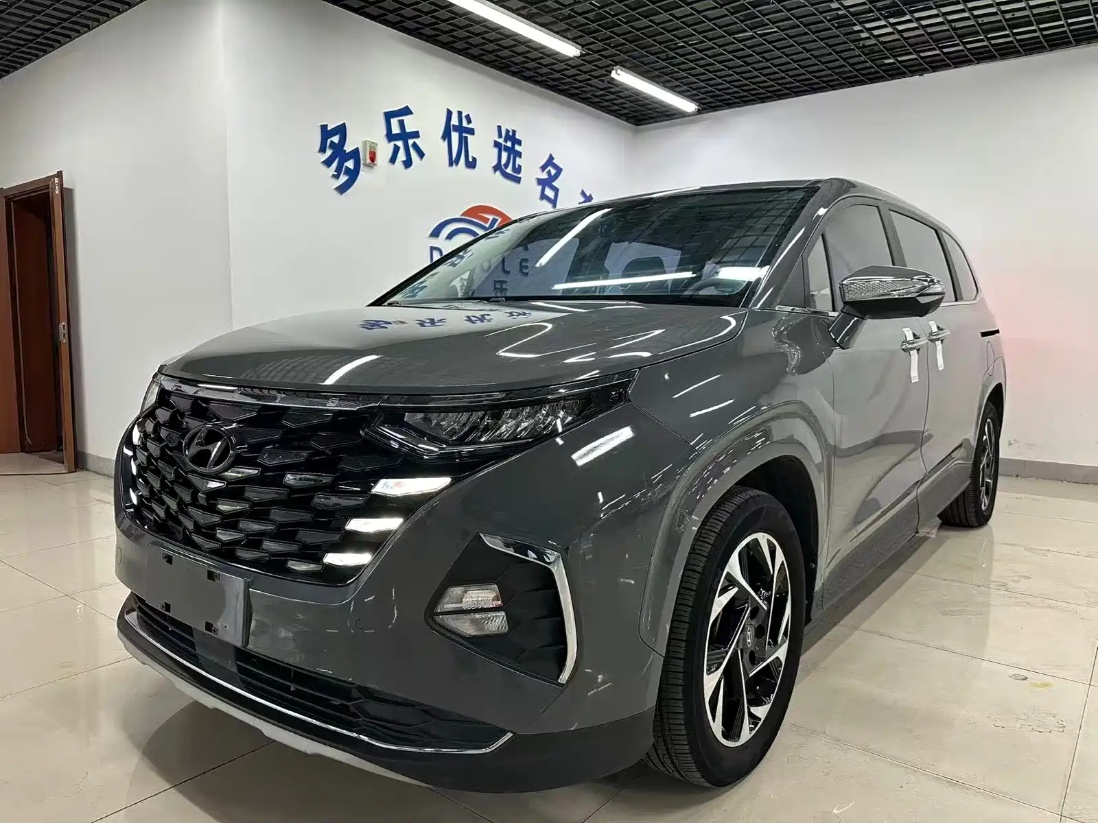 Photo 1 - Hyundai Custo