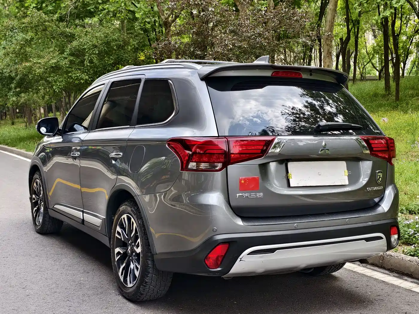 Mitsubishi Outlander 2019 2.4L 4WD Deluxe Edition 5-Seater China VI фото 5