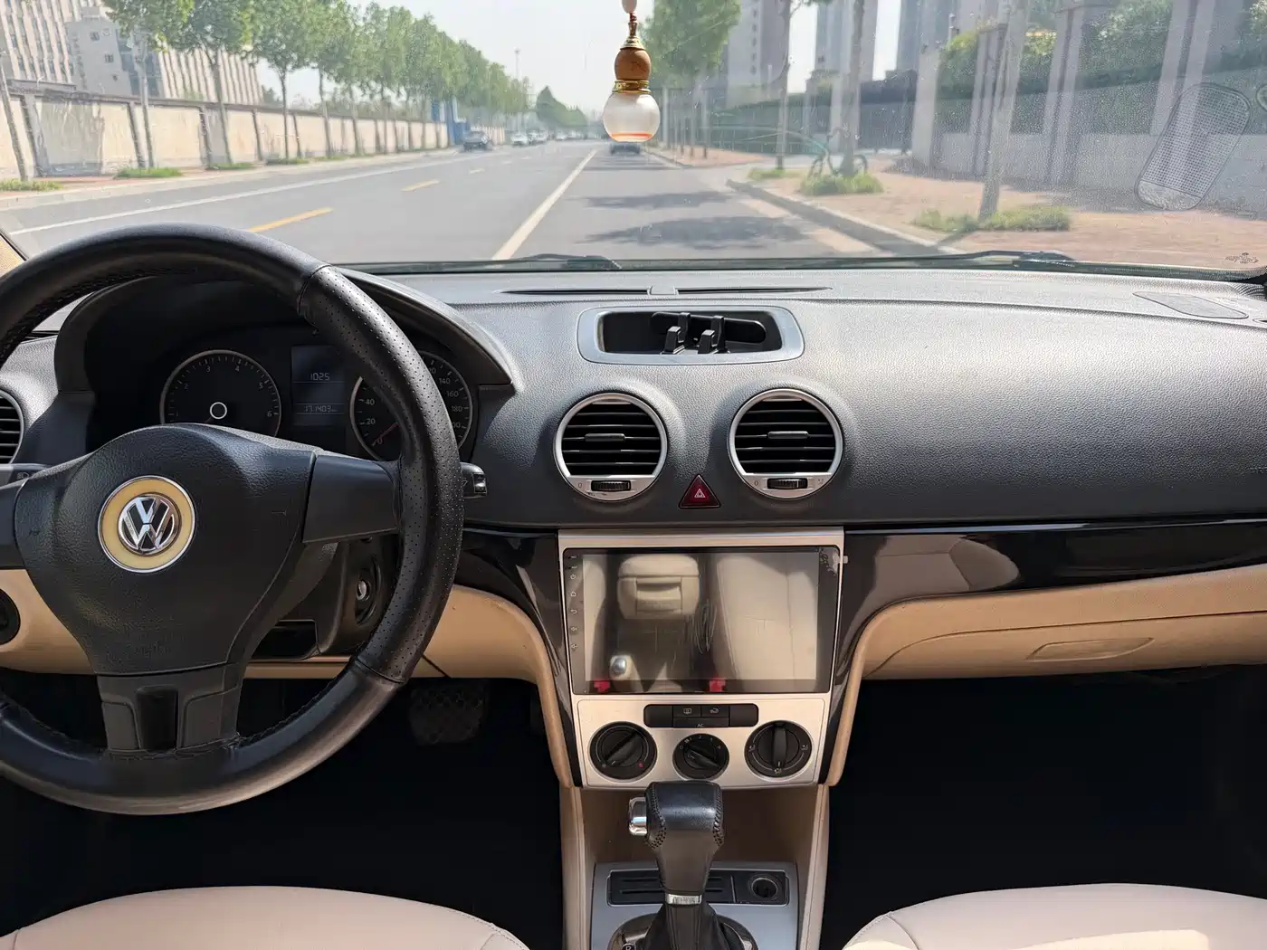 Volkswagen Lavida 2011 2.0L Automatic Pinyou Edition фото 10