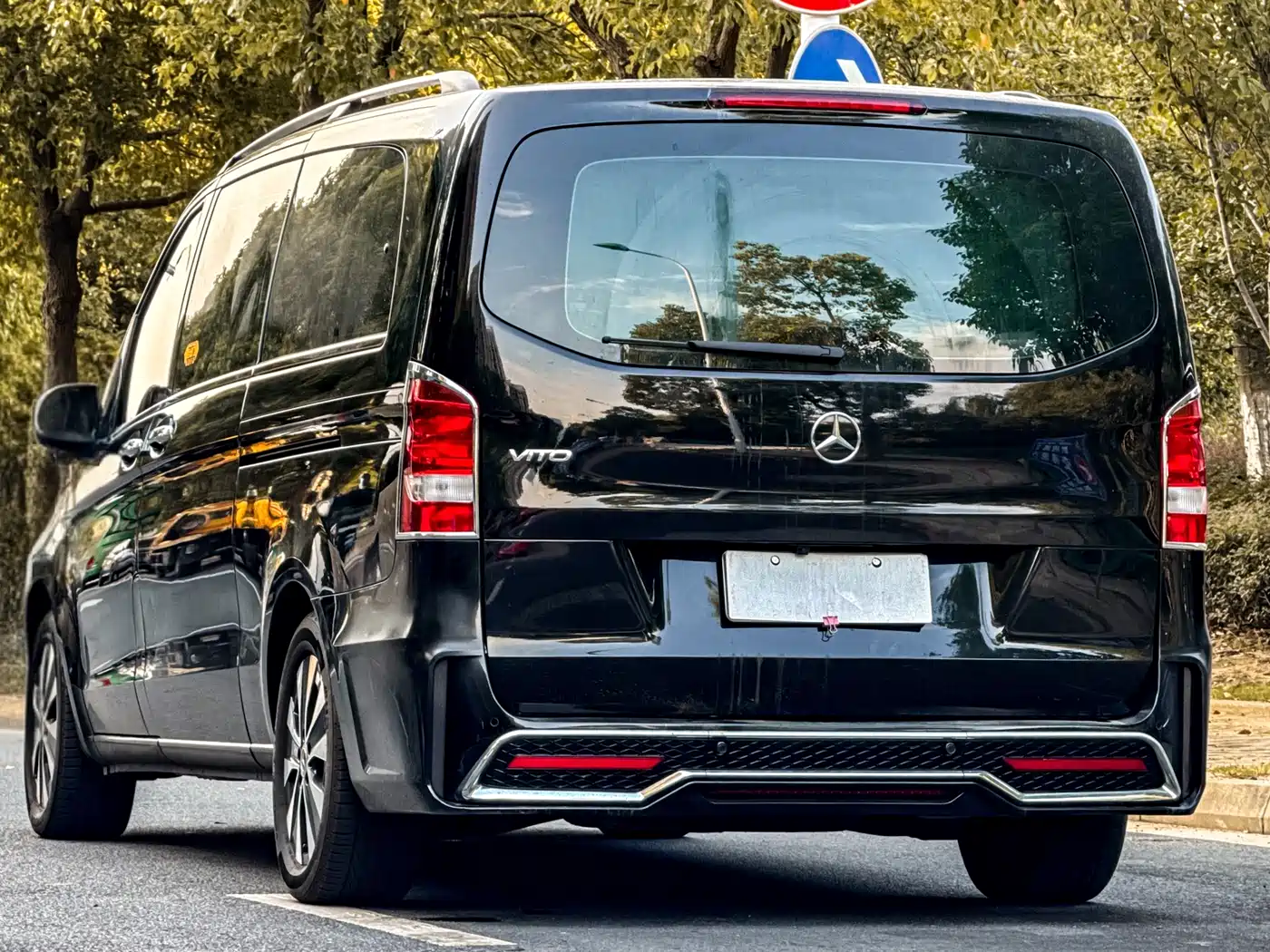 Mercedes-Benz Vito 2023 2.0T Business 7-Seater фото 40
