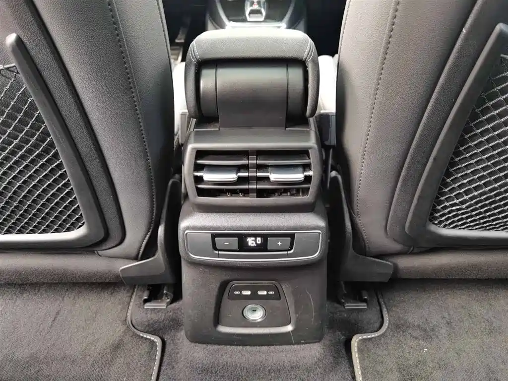 Audi Q4 e-tron 2023 50 e-tron quattro Creation Edition фото 23