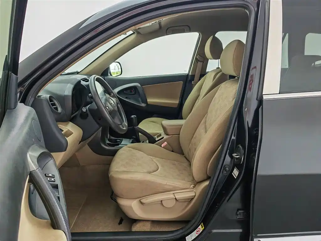 Photo 10 - Toyota RAV4 Rongfang