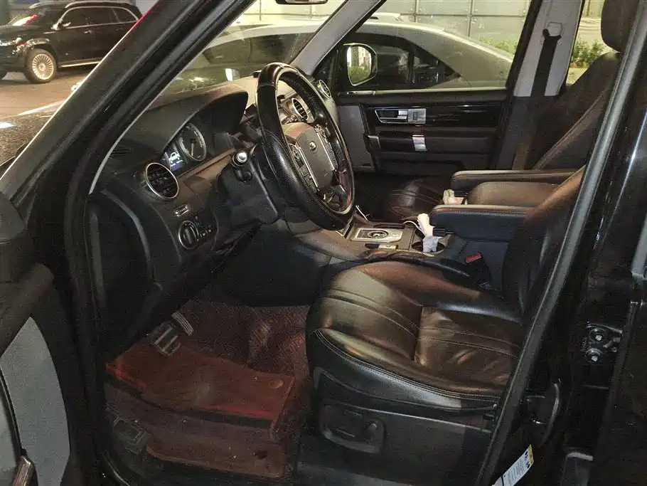 Land Rover Discovery 2014 3.0 SC V6 SE фото 9