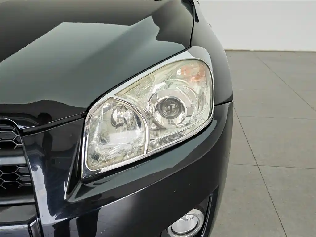 Photo 7 - Toyota RAV4 Rongfang