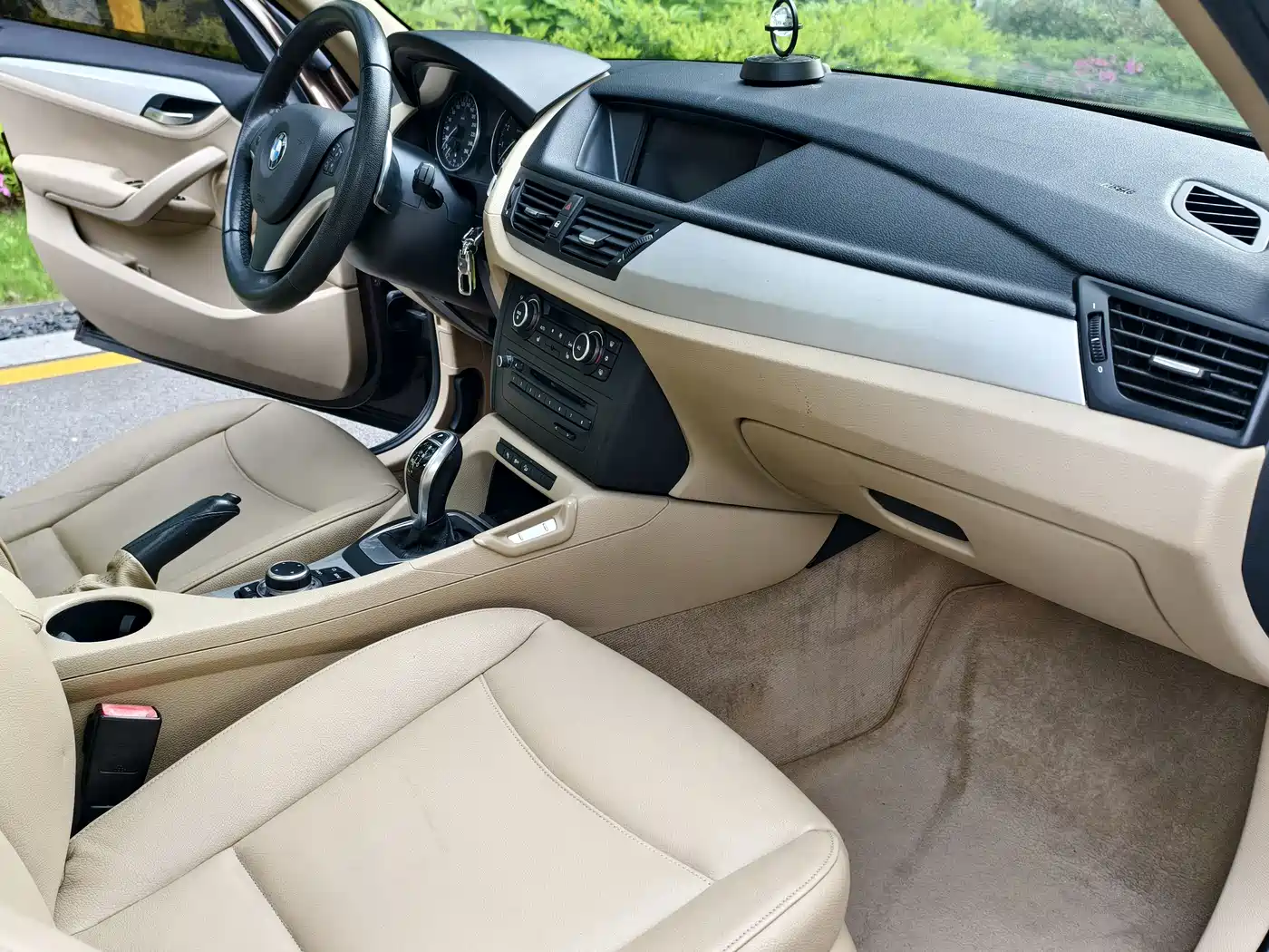 BMW X1 (Import) 2012 Model xDrive28i фото 31