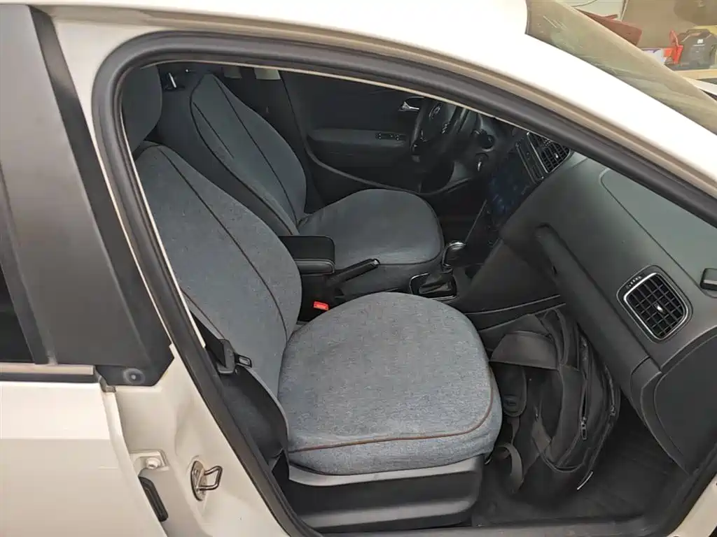 Volkswagen Polo 2016 1.6L Automatic Comfort фото 25