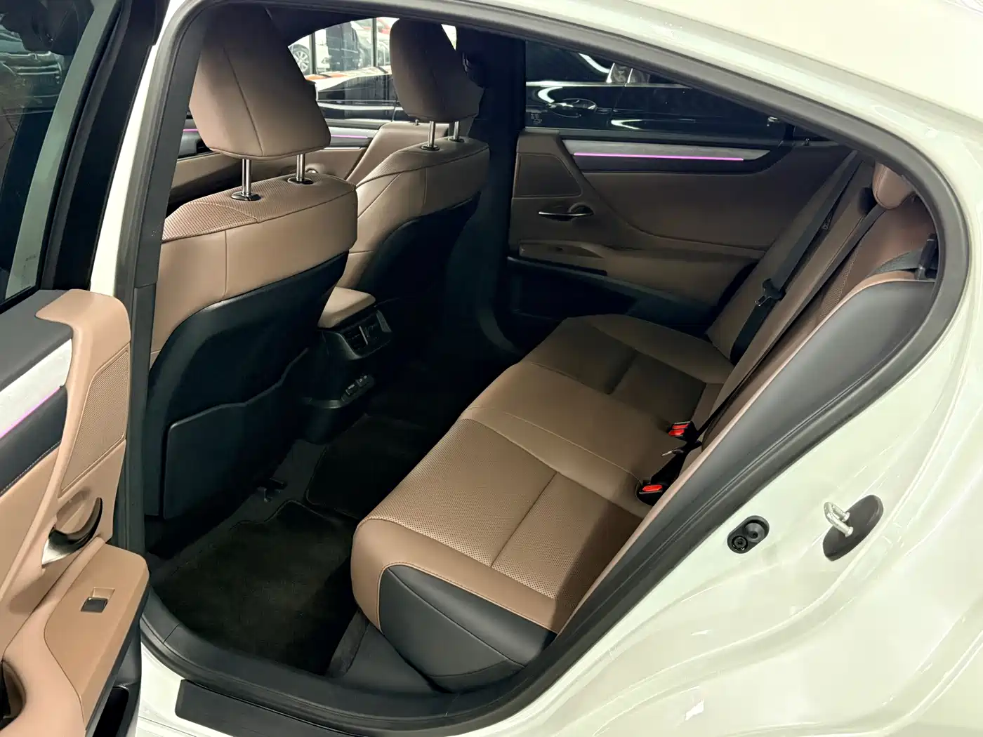 Lexus ES 2025 200 Ultimate Edition фото 8