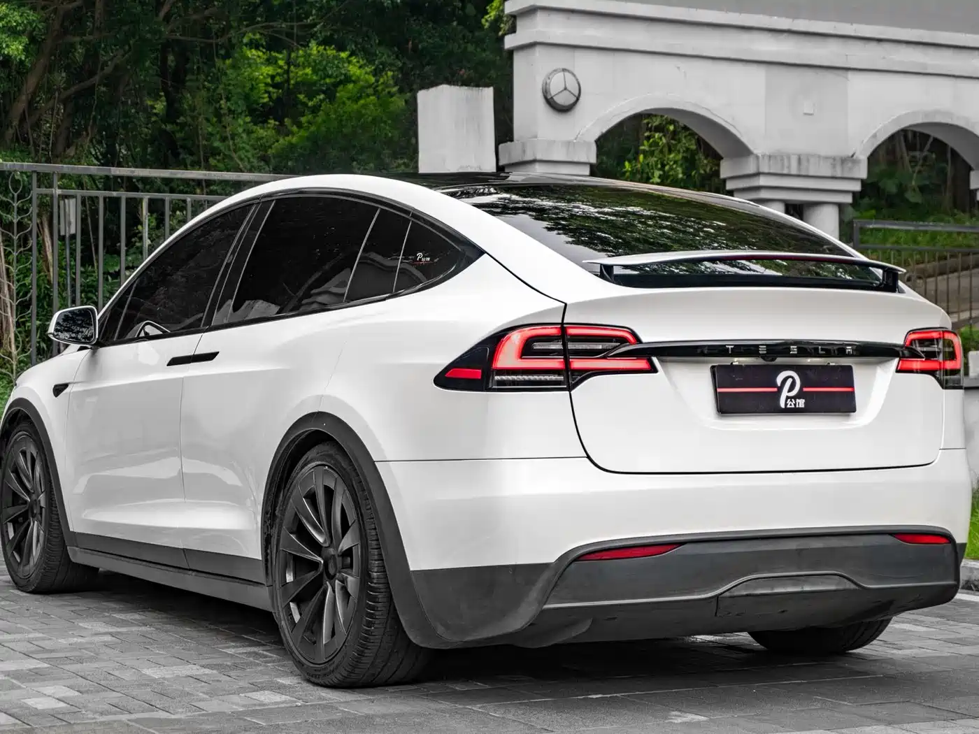 TESLA MODEL X