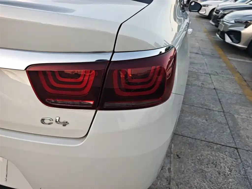 Photo 8 - Citroën C4 C-Quatre