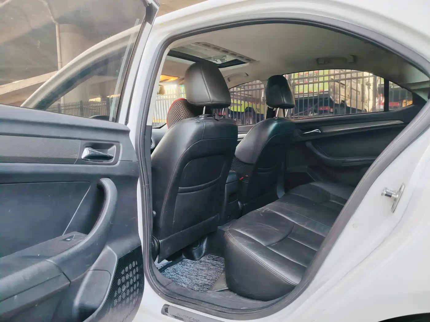 Roewe 360 2017 2015 1.5L Automatic Luxury