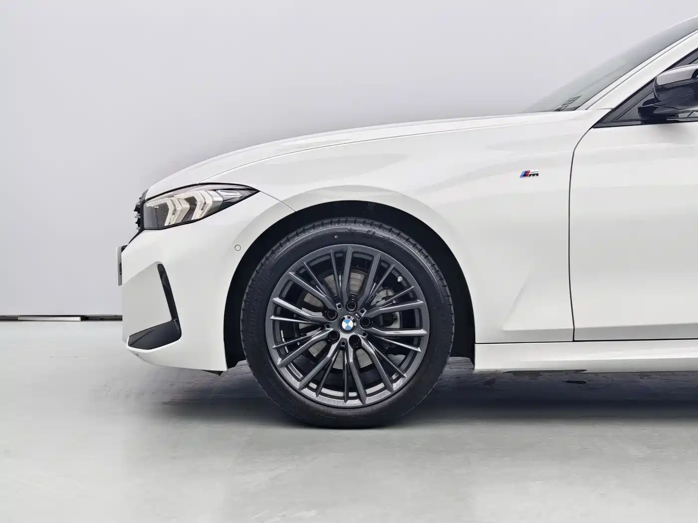 BMW 3 Series 2023 325Li M Sport Black Night Package фото 14