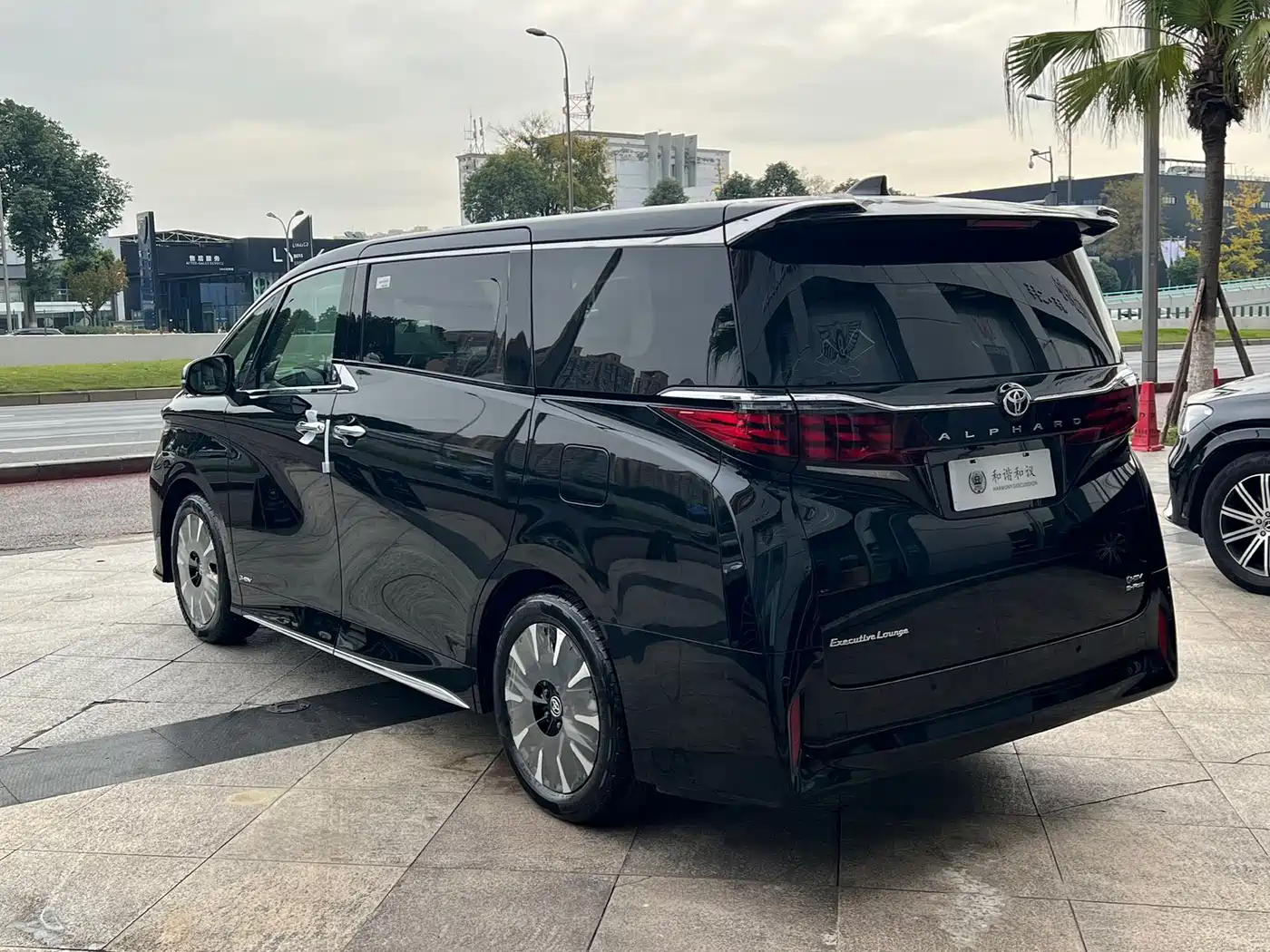 Toyota Alphard 2024 Hybrid 2.5L Ultimate Enjoyment Edition фото 16