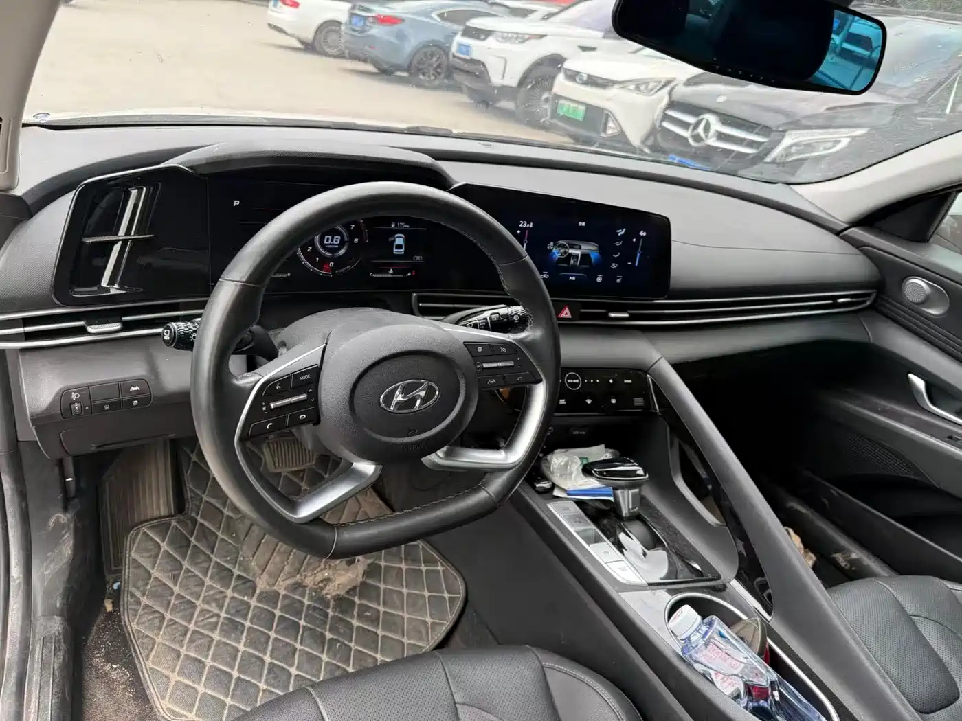 Hyundai Elantra 2021 1.5L CVT LUX Premium Edition фото 5