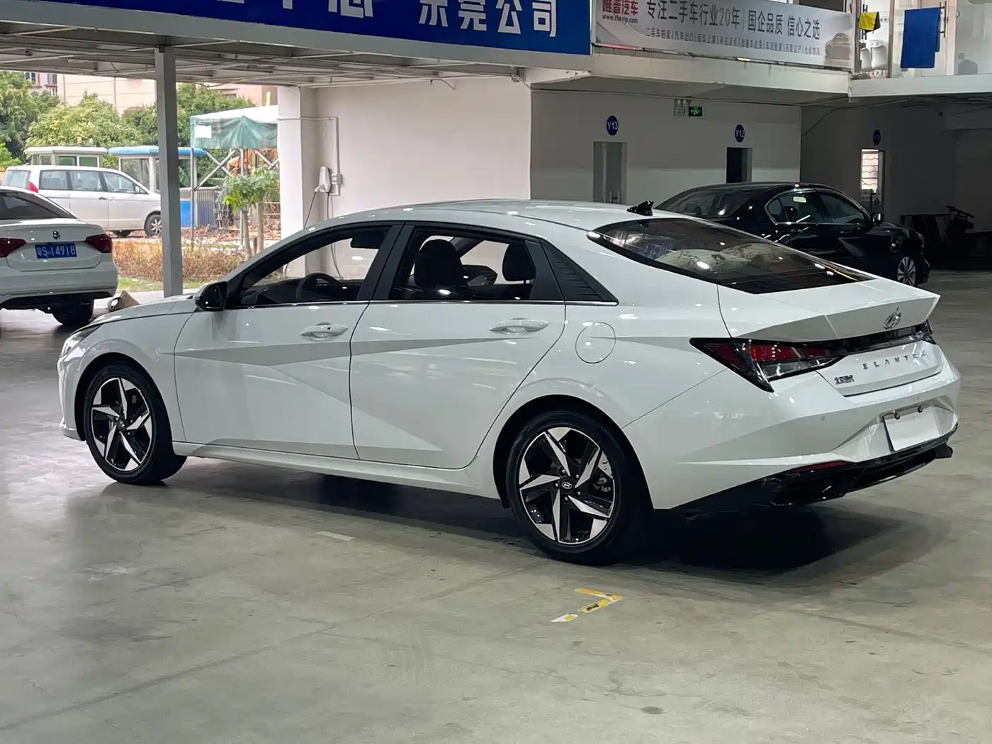 Hyundai Elantra 2023 1.5L CVT GLX Elite Edition фото 6