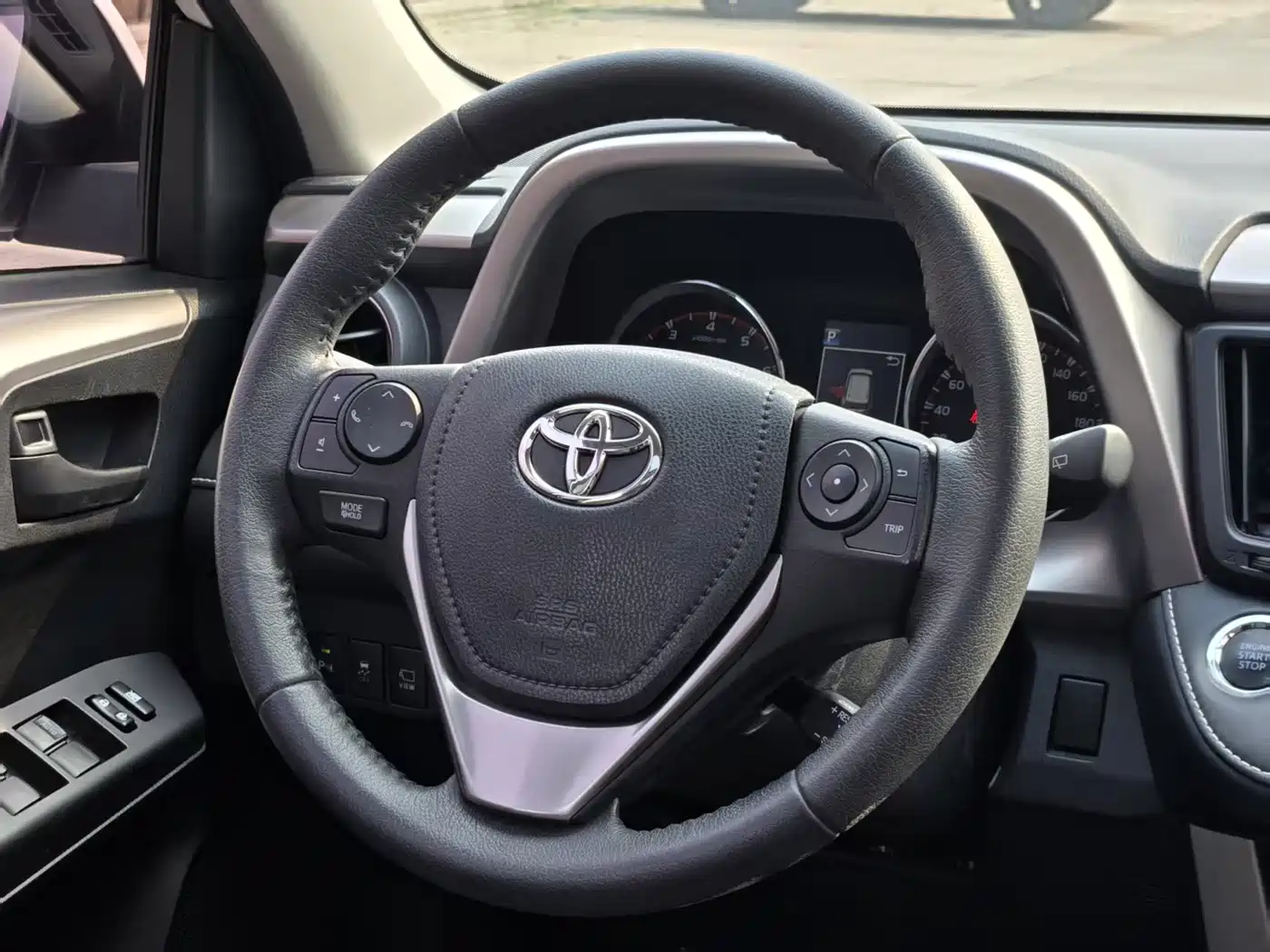 Toyota RAV4 Rongfang 2016 2.5L Automatic 4WD Elite фото 11