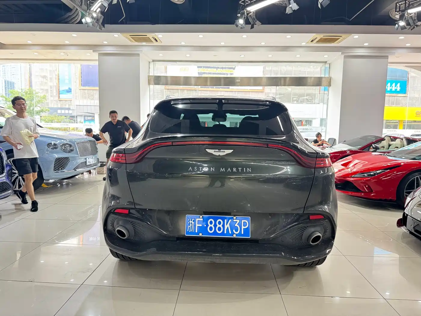 Aston Martin DBX 2025 2024 4.0T V8