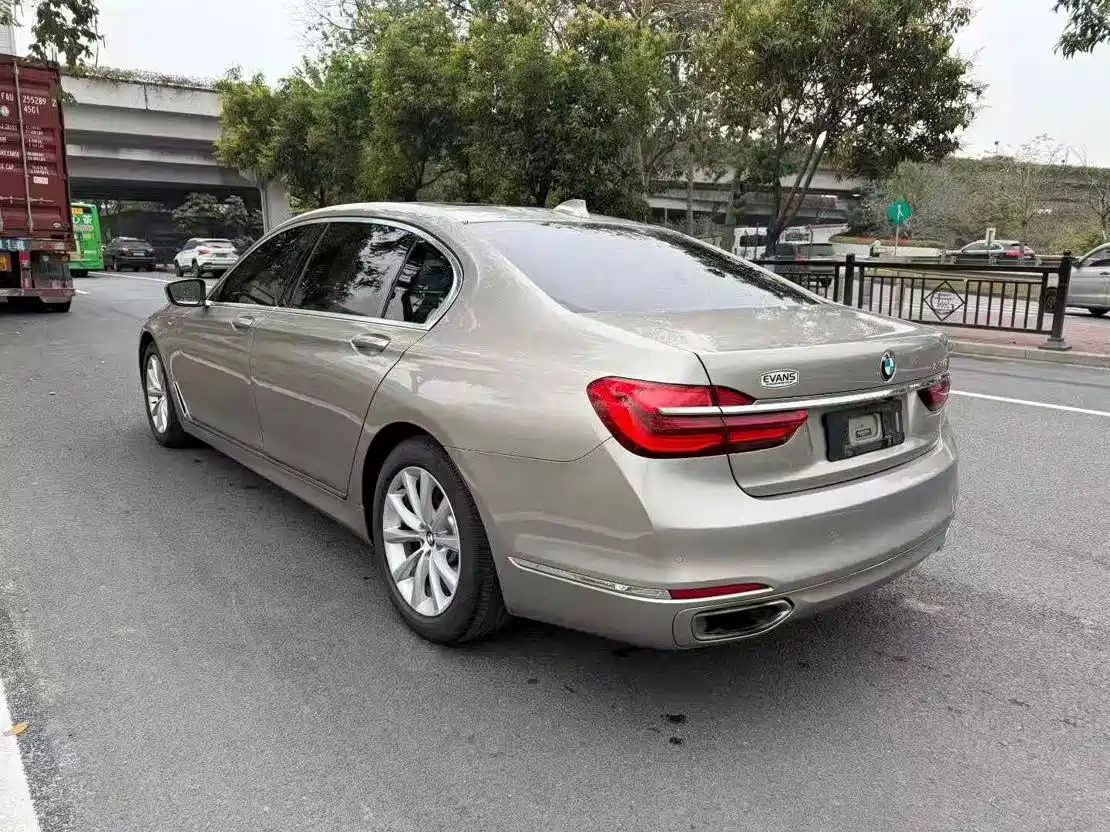 BMW 7 Series 2016 730Li Leading фото 5