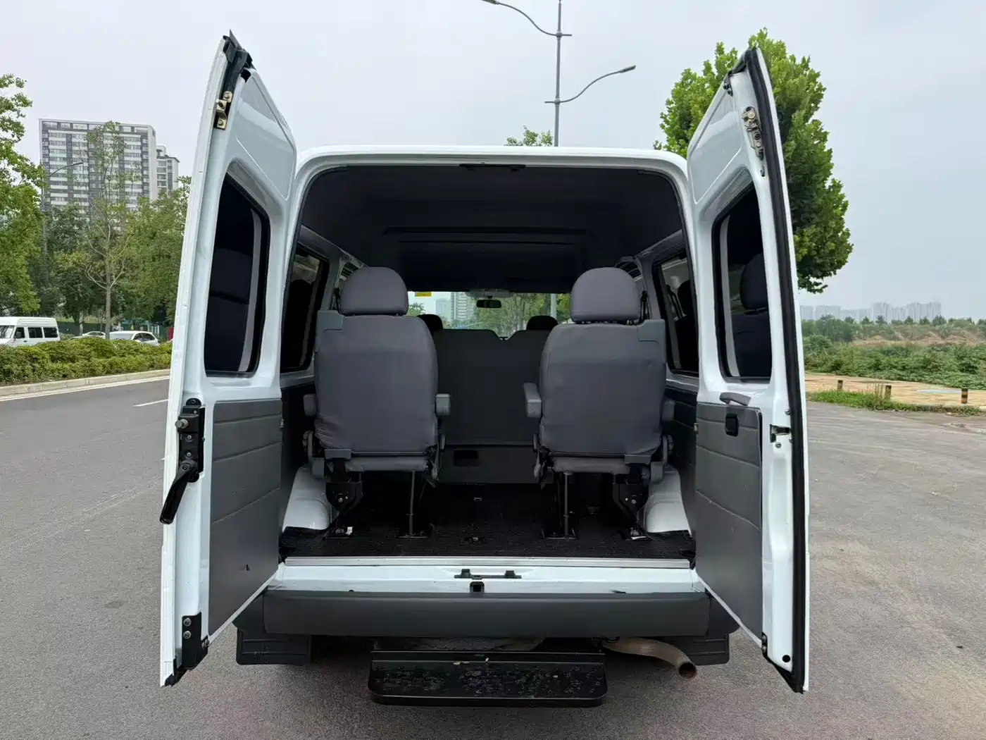 Ford Classic Transit 2015 2015 2.8T Diesel Short Wheelbase 6-Seater Mid-Roof MPV JX493ZLQ4