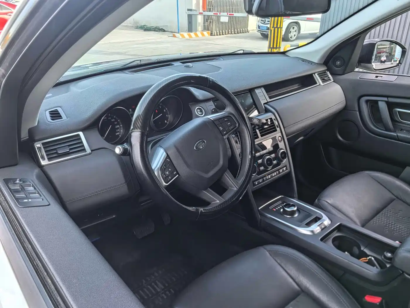 Land Rover Discovery Sport 2018 240PS PURE Edition фото 9