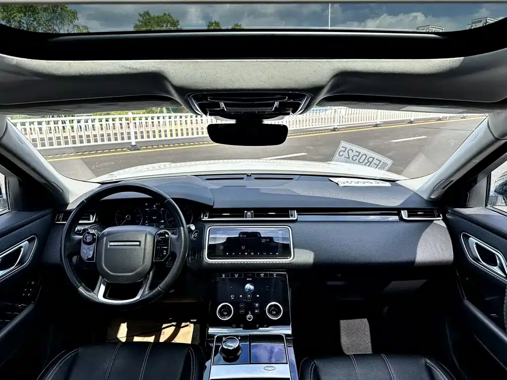 Photo 5 - Land Rover Range Rover Velar