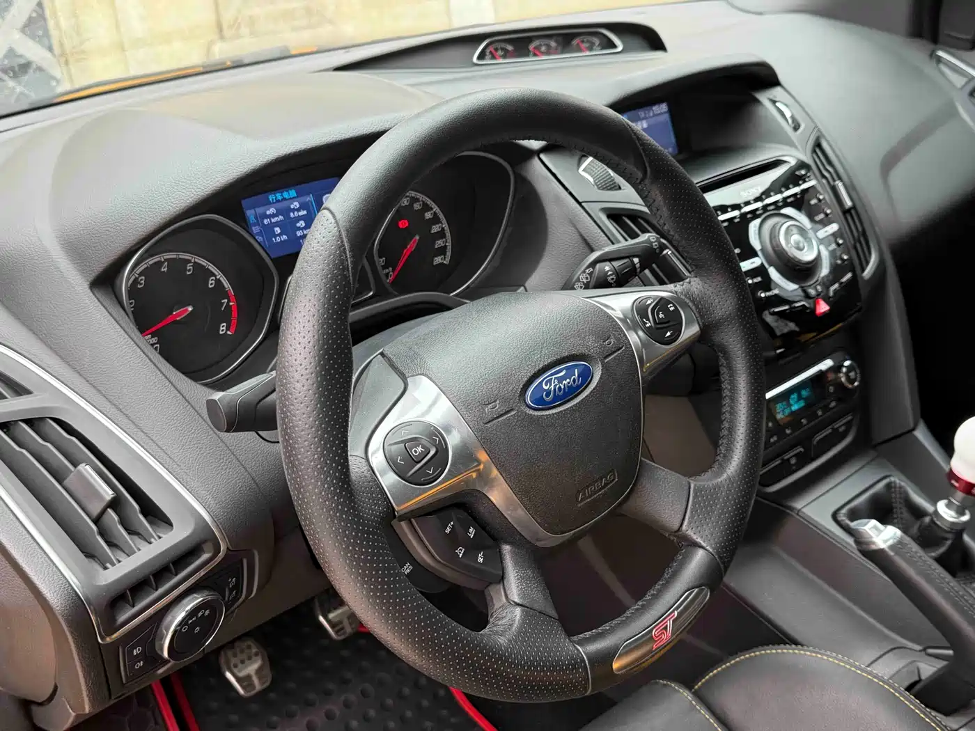 Ford Focus (Import) 2014 2013 2.0T ST Orange Edition