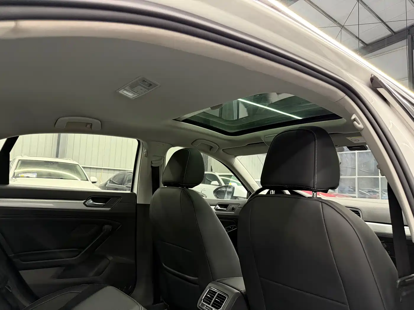 Volkswagen Lamando 2017 230TSI DSG Trend Edition фото 10