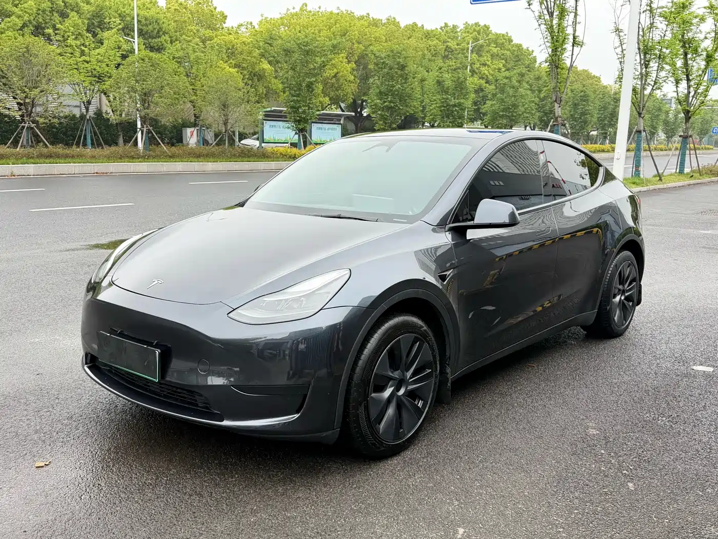 TESLA MODEL Y