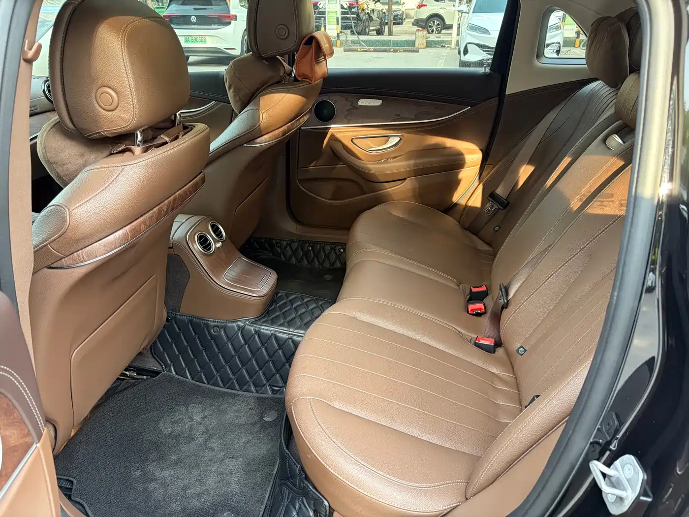 Mercedes-Benz E-Class New Energy 2022 E 350 e L Plug-in Hybrid Sedan фото 16