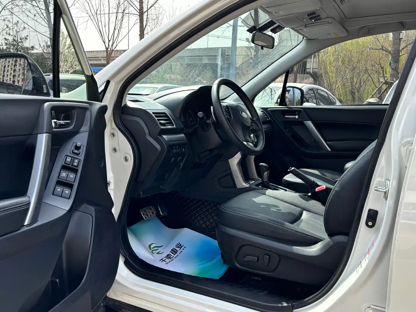 Subaru Forester 2015 2.0i Special Commemorative Edition фото 5