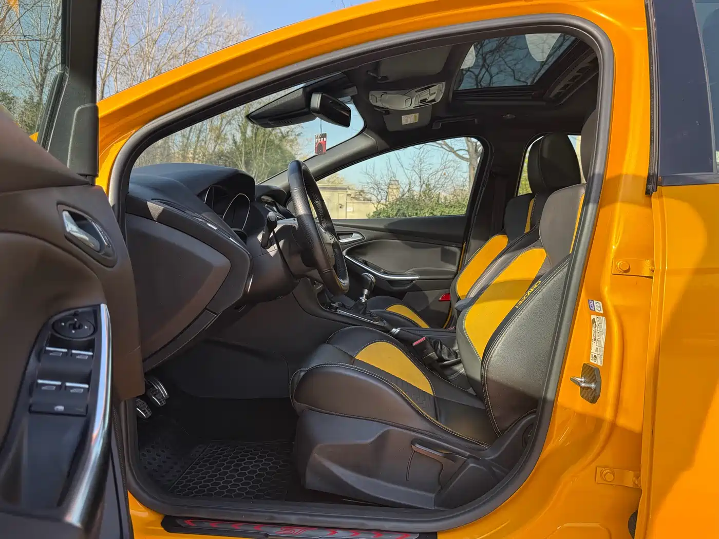 Ford Focus (Import) 2016 2015 2.0T ST Orange Edition
